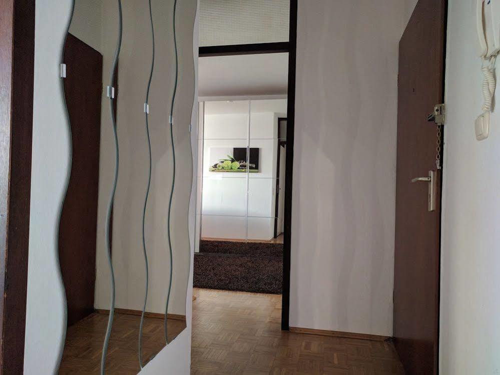 Mewo - In Der Messestadt Appartement Keulen