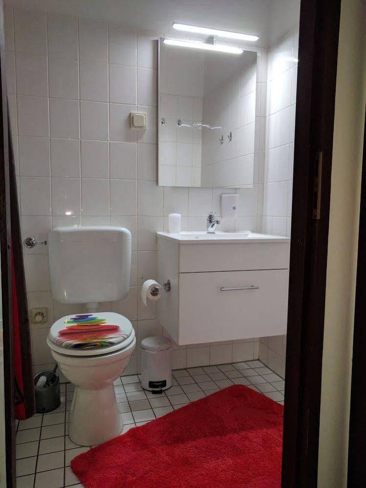 Mewo - In Der Messestadt Appartement Keulen